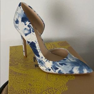 Blue tie dye pumps